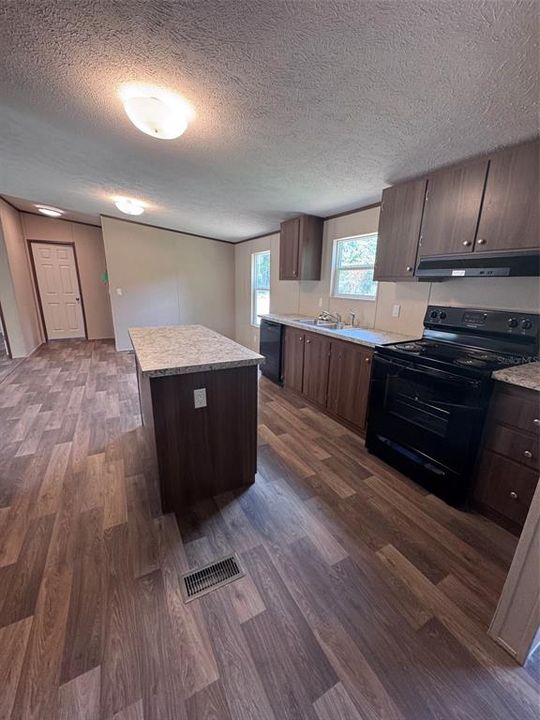 На продажу: $179,900 (3 спален, 2 ванн, 1264 Квадратных фут)