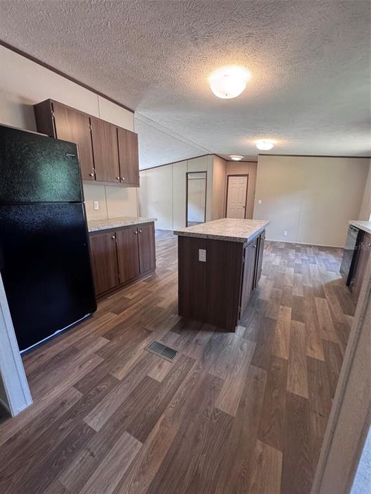На продажу: $179,900 (3 спален, 2 ванн, 1264 Квадратных фут)