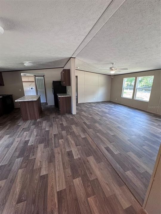 На продажу: $179,900 (3 спален, 2 ванн, 1264 Квадратных фут)