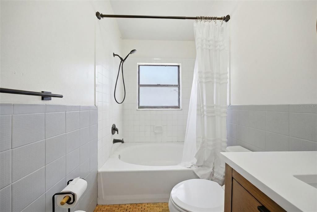 For Sale: $350,000 (4 beds, 2 baths, 1484 Square Feet)