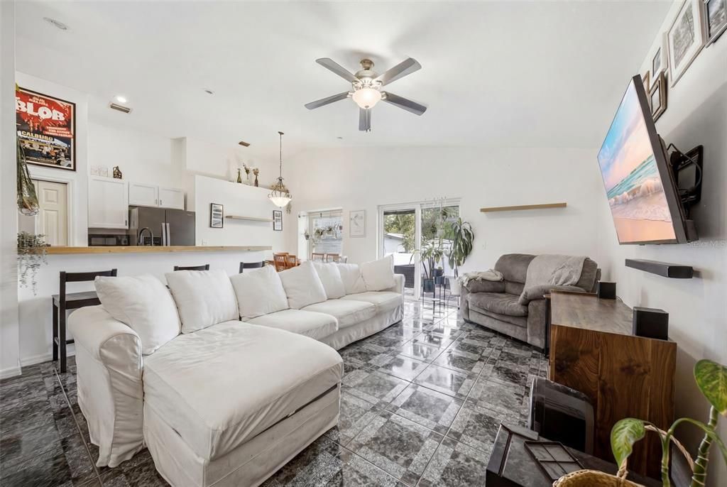 For Sale: $350,000 (4 beds, 2 baths, 1484 Square Feet)