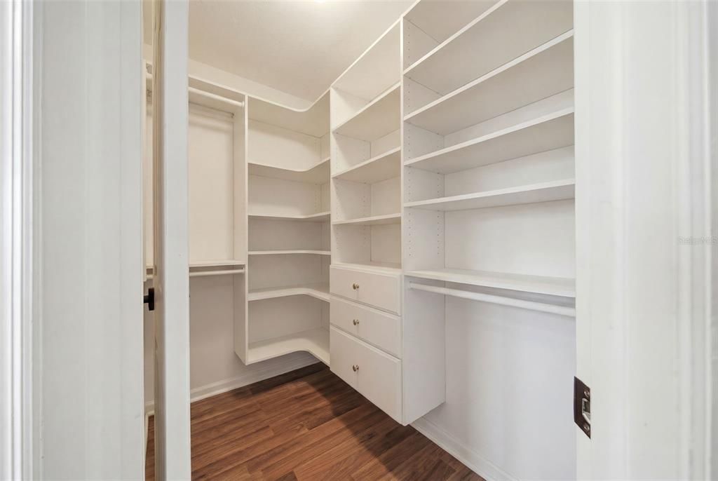 For Sale: $350,000 (4 beds, 2 baths, 1484 Square Feet)