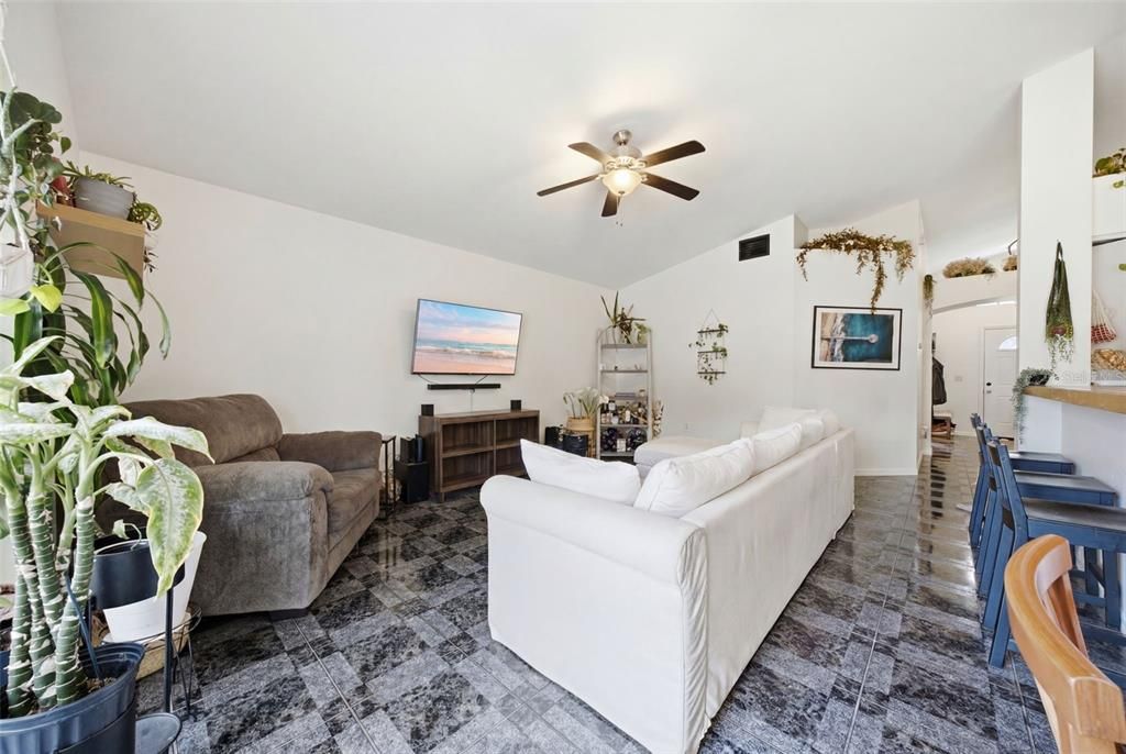 For Sale: $350,000 (4 beds, 2 baths, 1484 Square Feet)