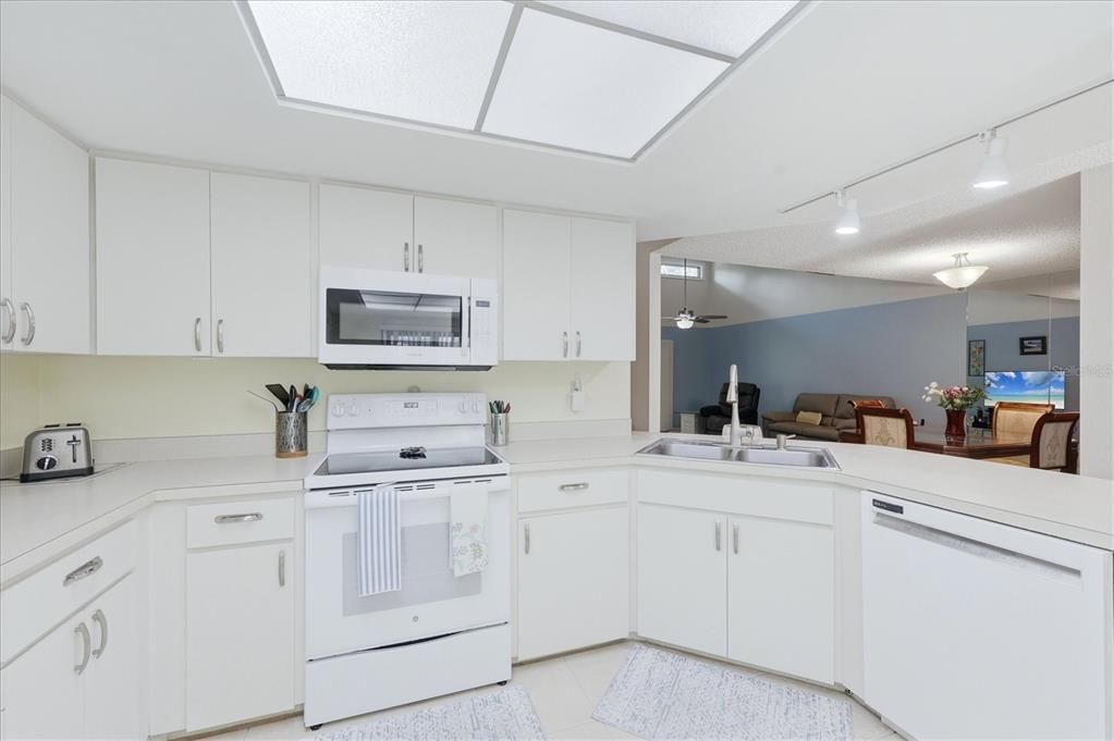 For Sale: $284,500 (3 beds, 2 baths, 1668 Square Feet)