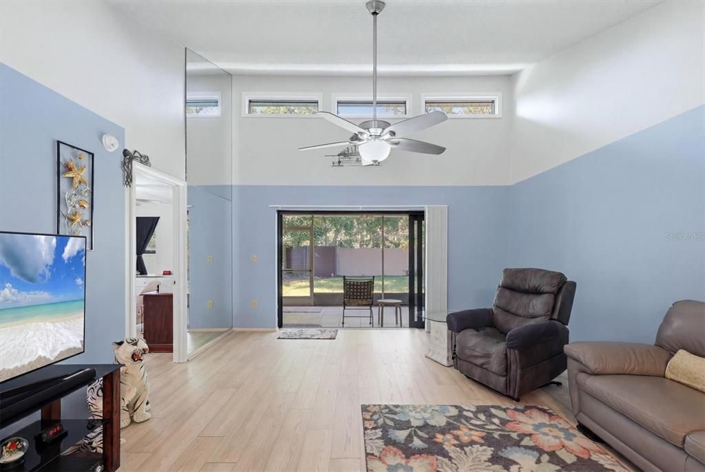 For Sale: $284,500 (3 beds, 2 baths, 1668 Square Feet)