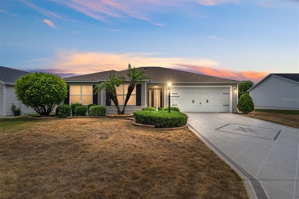 For Sale: $350,000 (3 beds, 2 baths, 1570 Square Feet)