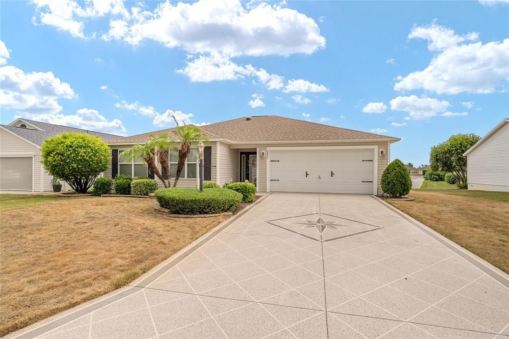 For Sale: $350,000 (3 beds, 2 baths, 1570 Square Feet)