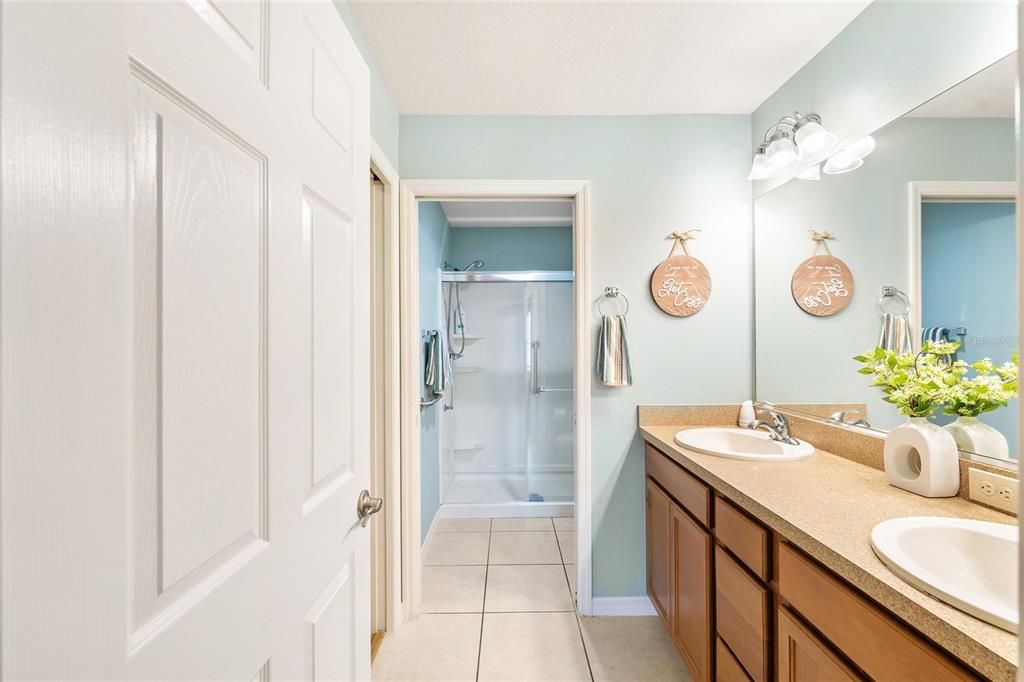 For Sale: $350,000 (3 beds, 2 baths, 1570 Square Feet)