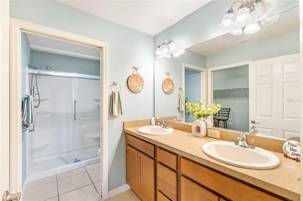For Sale: $350,000 (3 beds, 2 baths, 1570 Square Feet)