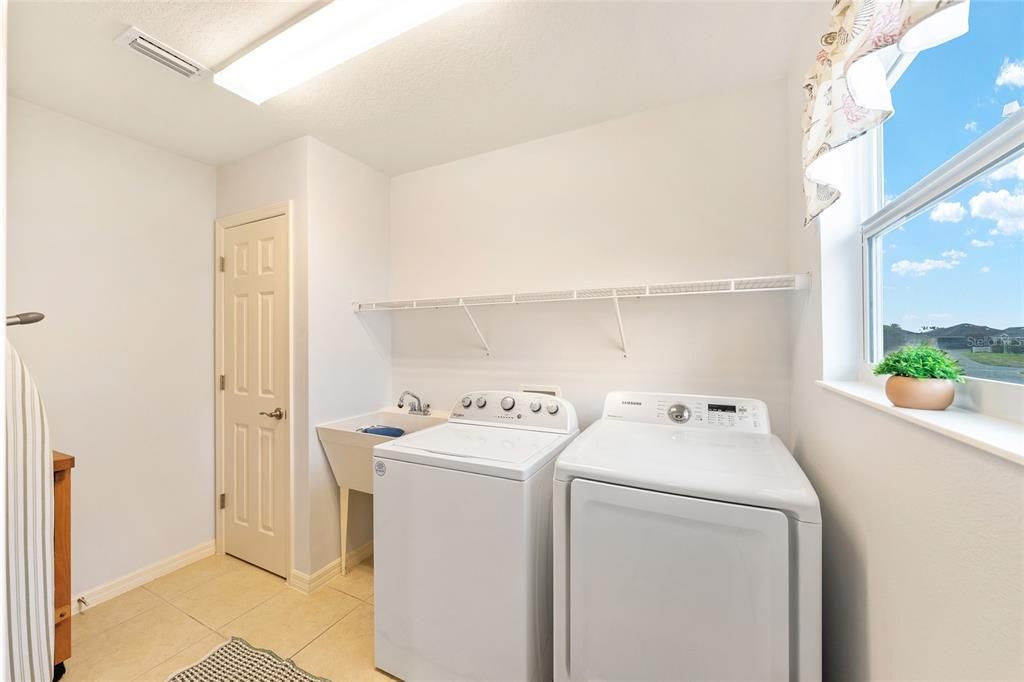For Sale: $350,000 (3 beds, 2 baths, 1570 Square Feet)