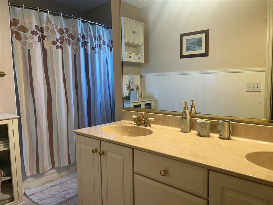For Sale: $589,900 (5 beds, 2 baths, 2948 Square Feet)