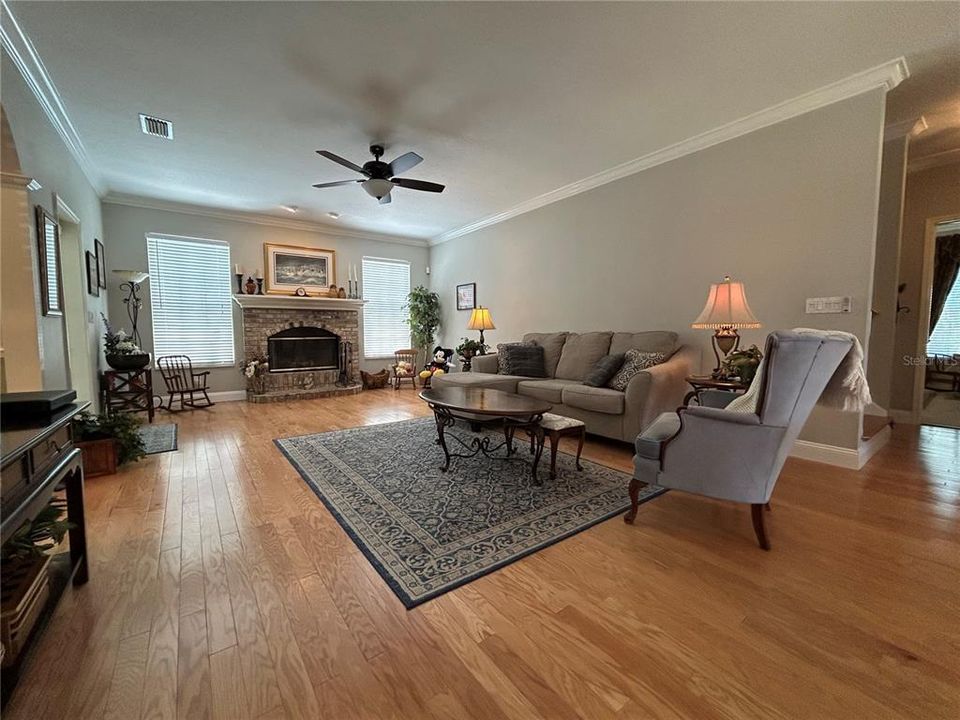 For Sale: $589,900 (5 beds, 2 baths, 2948 Square Feet)