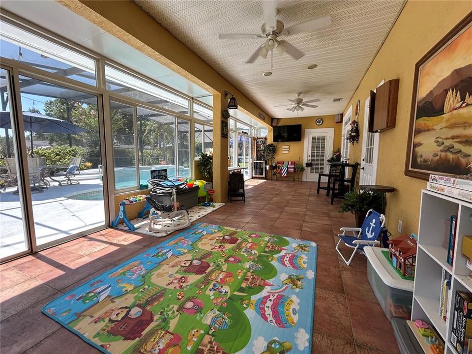 For Sale: $589,900 (5 beds, 2 baths, 2948 Square Feet)