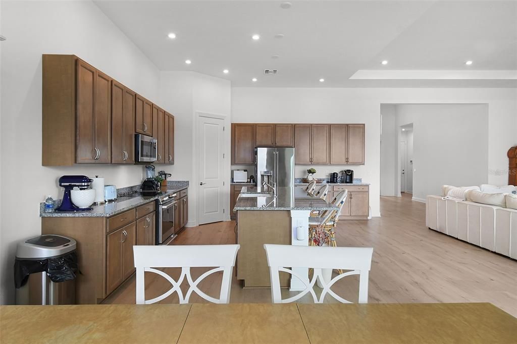 For Sale: $695,000 (3 beds, 3 baths, 2654 Square Feet)