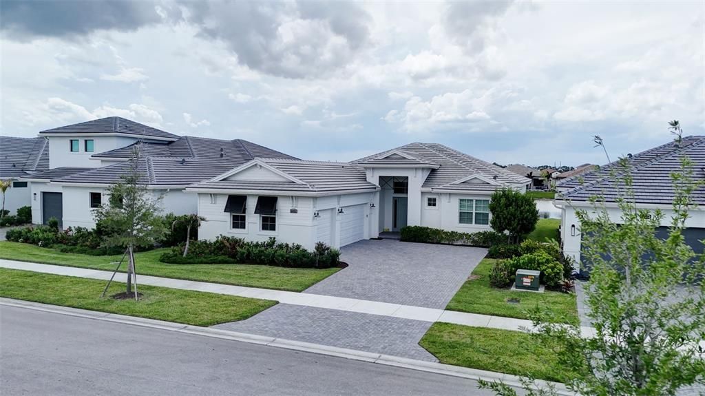 For Sale: $695,000 (3 beds, 3 baths, 2654 Square Feet)