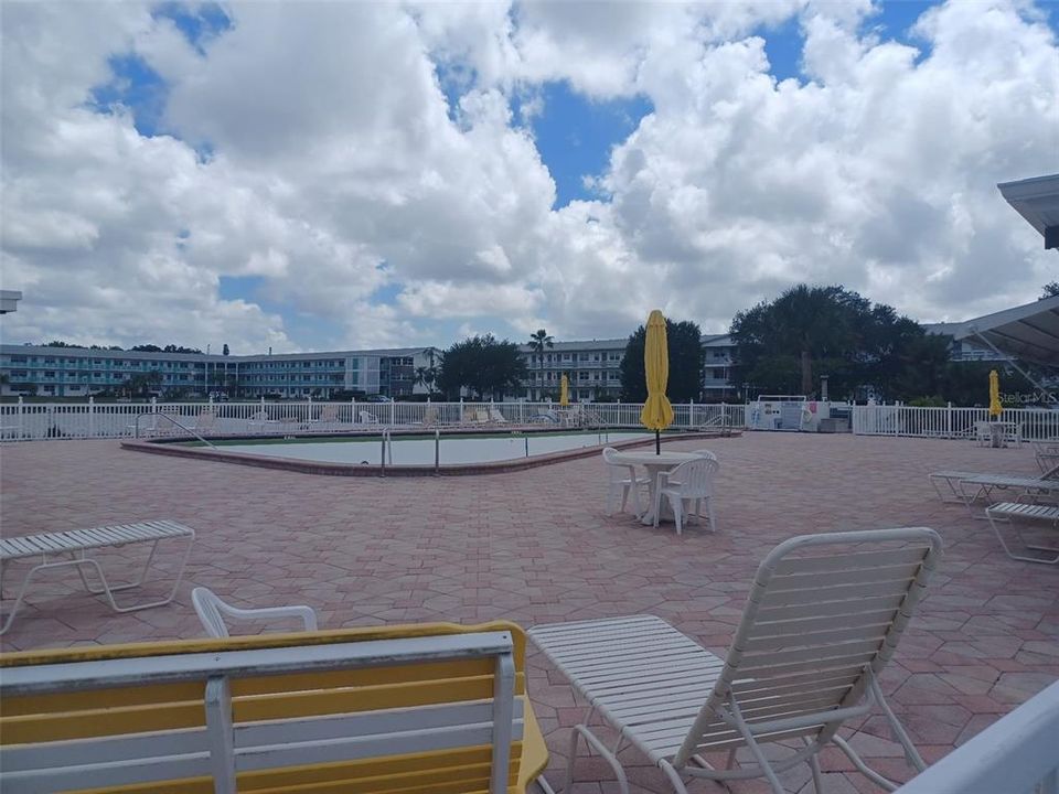 For Sale: $64,998 (1 beds, 1 baths, 585 Square Feet)