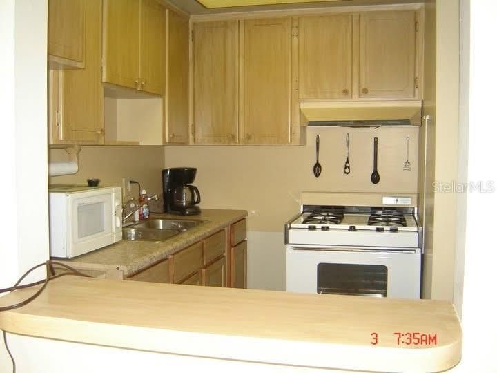 For Sale: $64,998 (1 beds, 1 baths, 585 Square Feet)