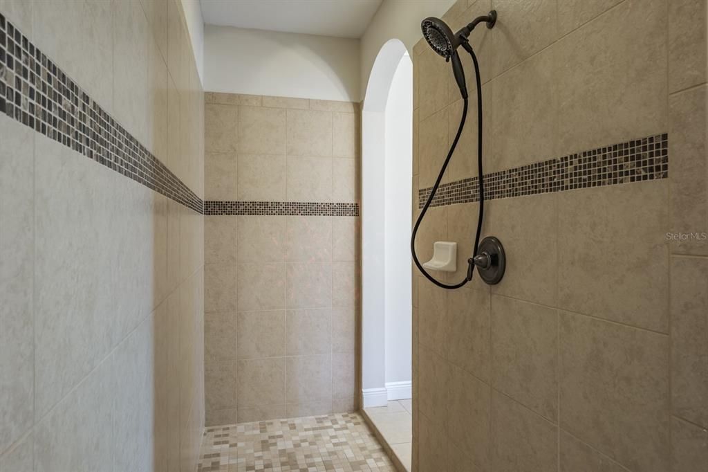 For Rent: $6,000 (5 beds, 4 baths, 3945 Square Feet)
