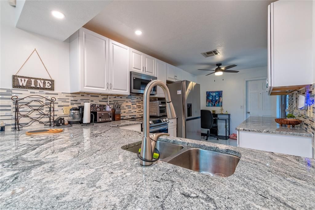 For Sale: $419,900 (2 beds, 2 baths, 1147 Square Feet)