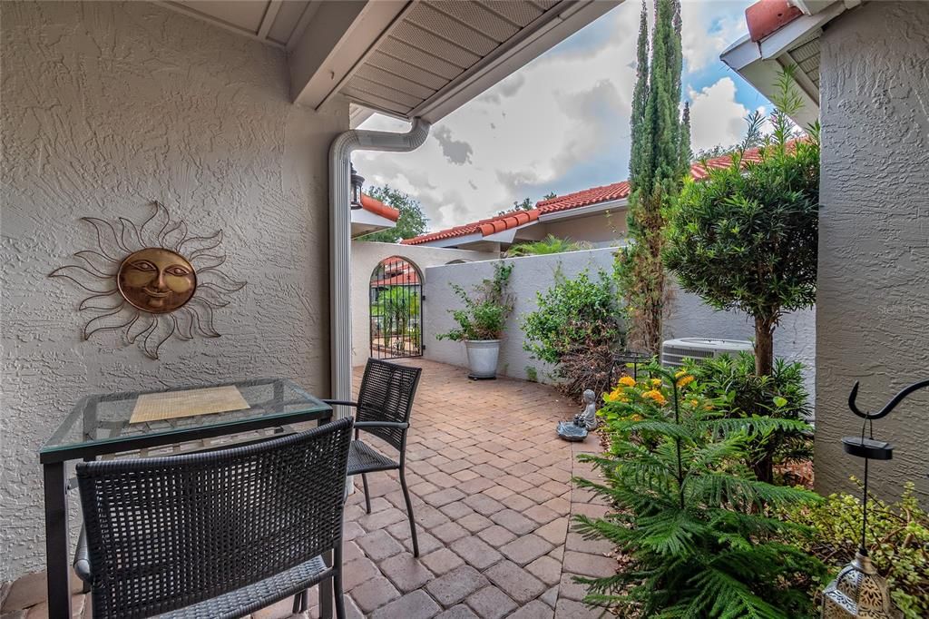 For Sale: $419,900 (2 beds, 2 baths, 1147 Square Feet)
