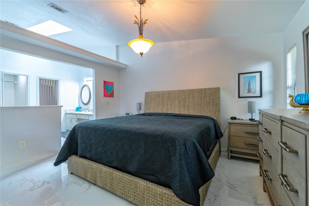 For Sale: $419,900 (2 beds, 2 baths, 1147 Square Feet)