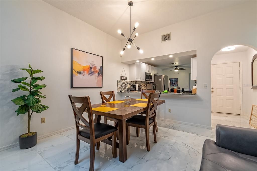 For Sale: $419,900 (2 beds, 2 baths, 1147 Square Feet)