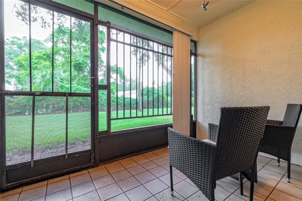 For Sale: $419,900 (2 beds, 2 baths, 1147 Square Feet)