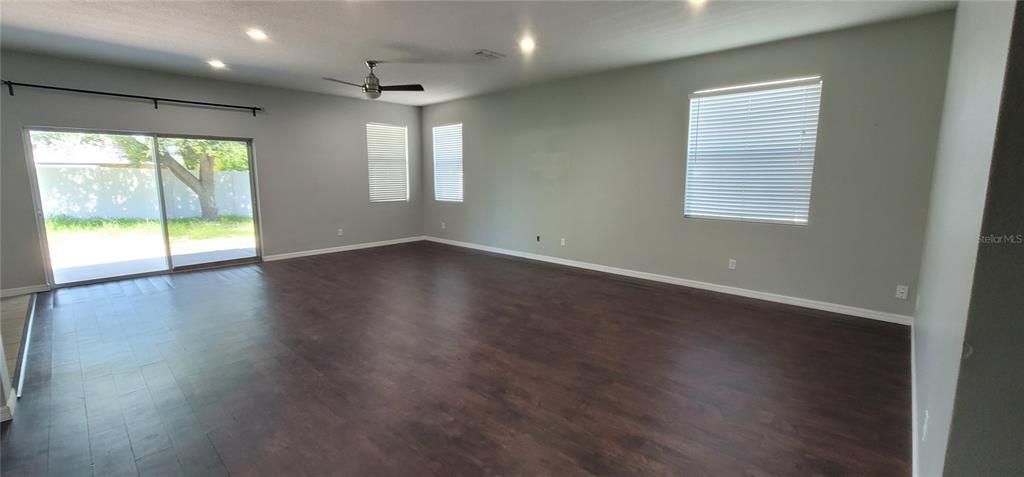 For Rent: $2,100 (3 beds, 2 baths, 1895 Square Feet)
