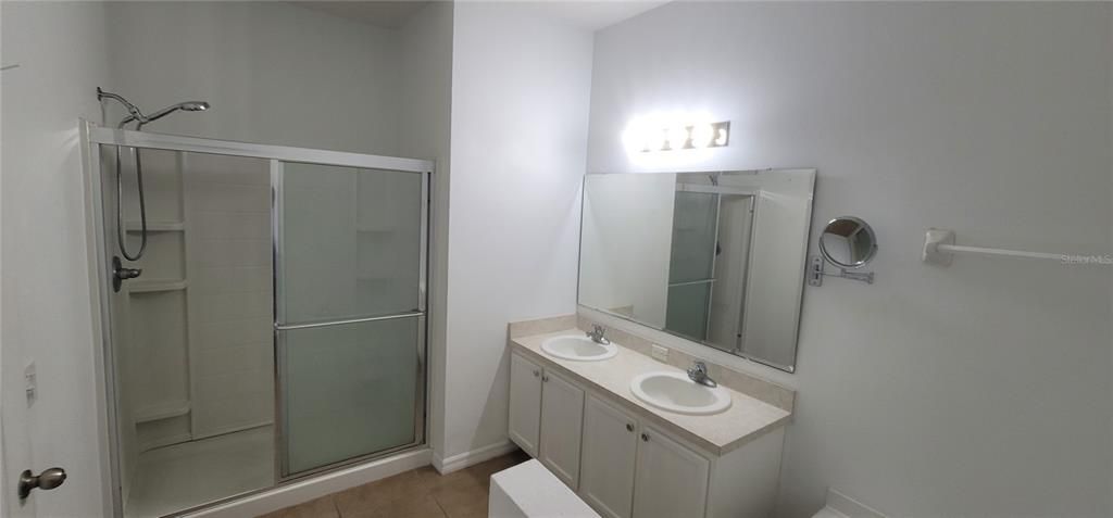 For Rent: $2,100 (3 beds, 2 baths, 1895 Square Feet)