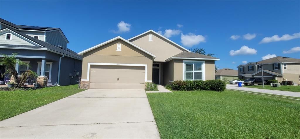 For Rent: $2,100 (3 beds, 2 baths, 1895 Square Feet)