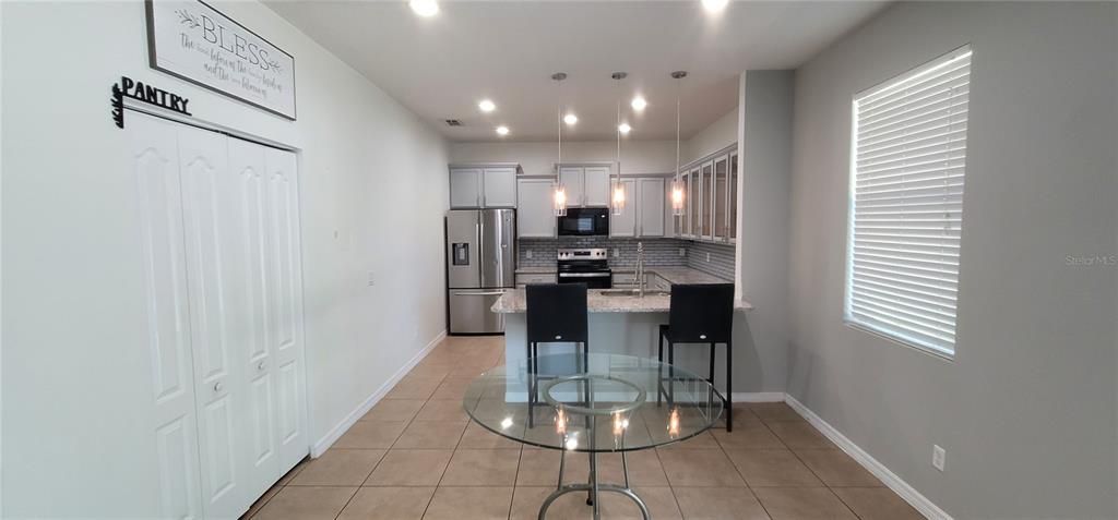 For Rent: $2,100 (3 beds, 2 baths, 1895 Square Feet)