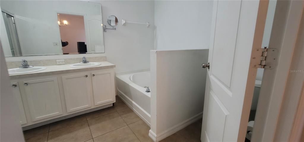 For Rent: $2,100 (3 beds, 2 baths, 1895 Square Feet)