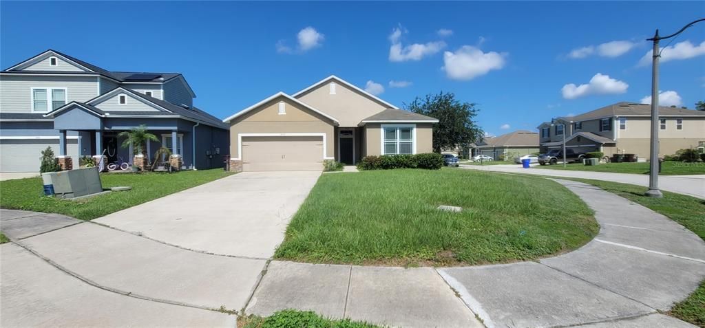 For Rent: $2,100 (3 beds, 2 baths, 1895 Square Feet)