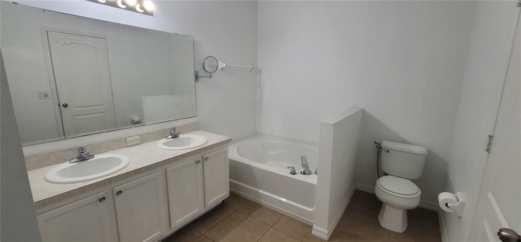 For Rent: $2,100 (3 beds, 2 baths, 1895 Square Feet)