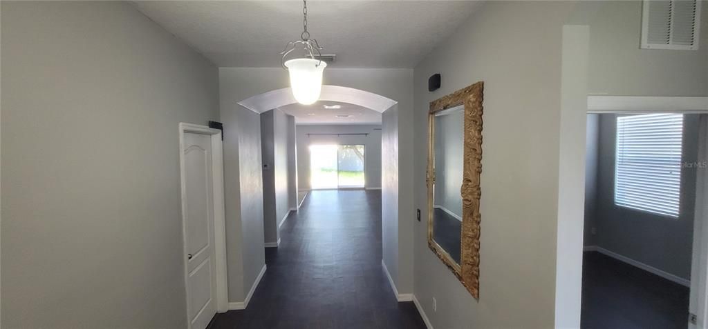 For Rent: $2,100 (3 beds, 2 baths, 1895 Square Feet)