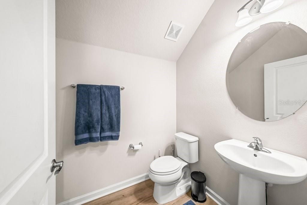 For Rent: $2,950 (4 beds, 2 baths, 2379 Square Feet)