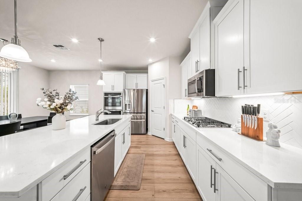For Rent: $2,950 (4 beds, 2 baths, 2379 Square Feet)