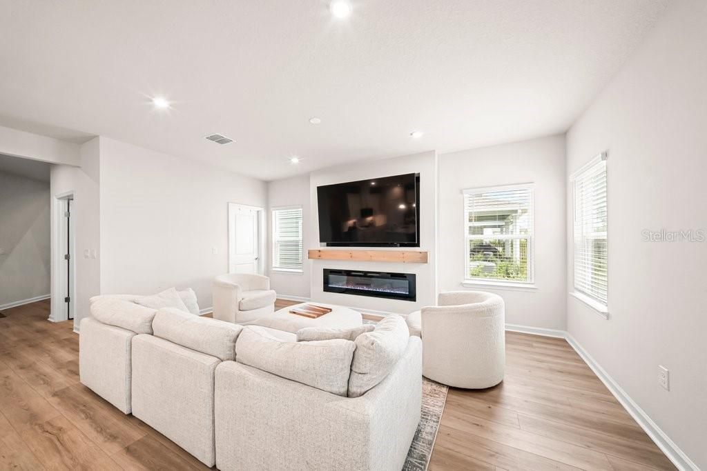 For Rent: $2,950 (4 beds, 2 baths, 2379 Square Feet)