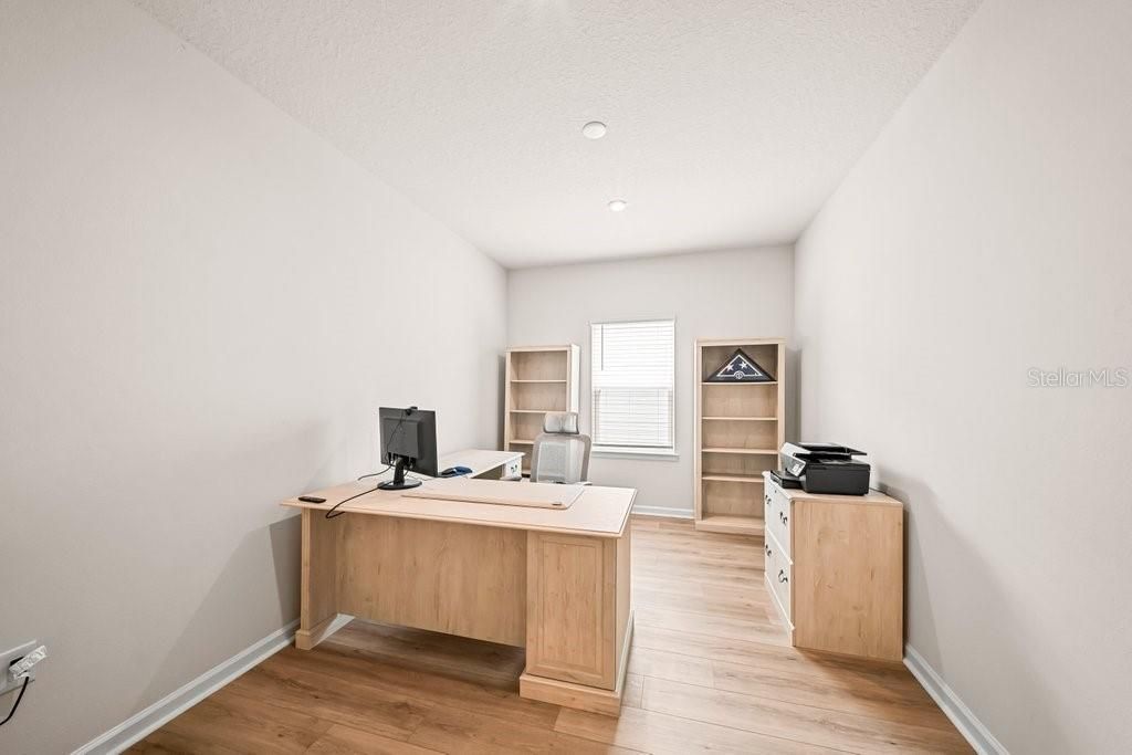 For Rent: $2,950 (4 beds, 2 baths, 2379 Square Feet)