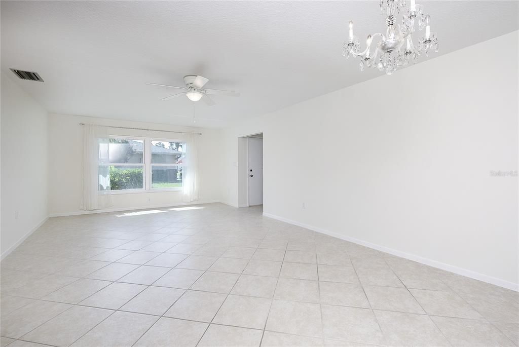For Sale: $325,000 (3 beds, 2 baths, 1715 Square Feet)