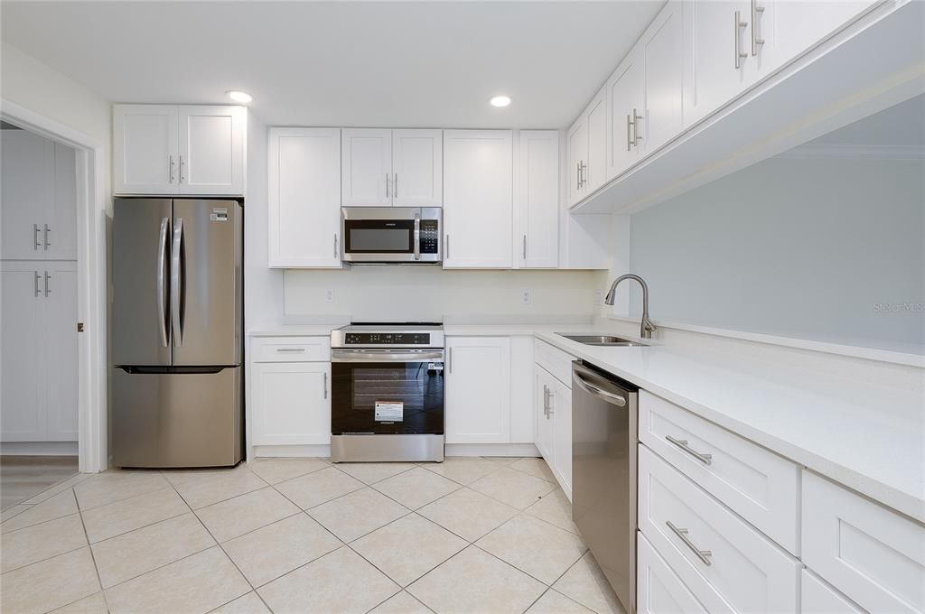 For Sale: $325,000 (3 beds, 2 baths, 1715 Square Feet)