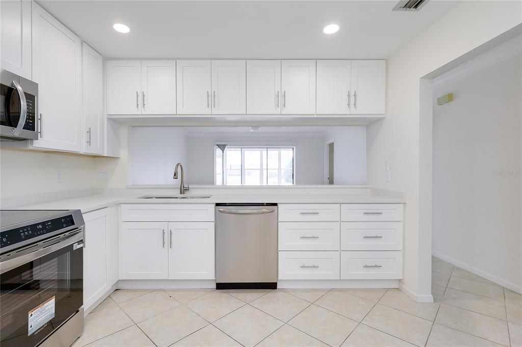 For Sale: $325,000 (3 beds, 2 baths, 1715 Square Feet)