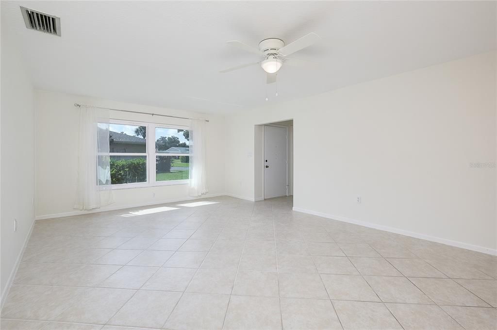 For Sale: $325,000 (3 beds, 2 baths, 1715 Square Feet)