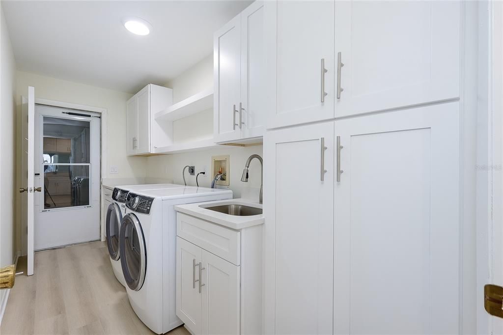 For Sale: $325,000 (3 beds, 2 baths, 1715 Square Feet)