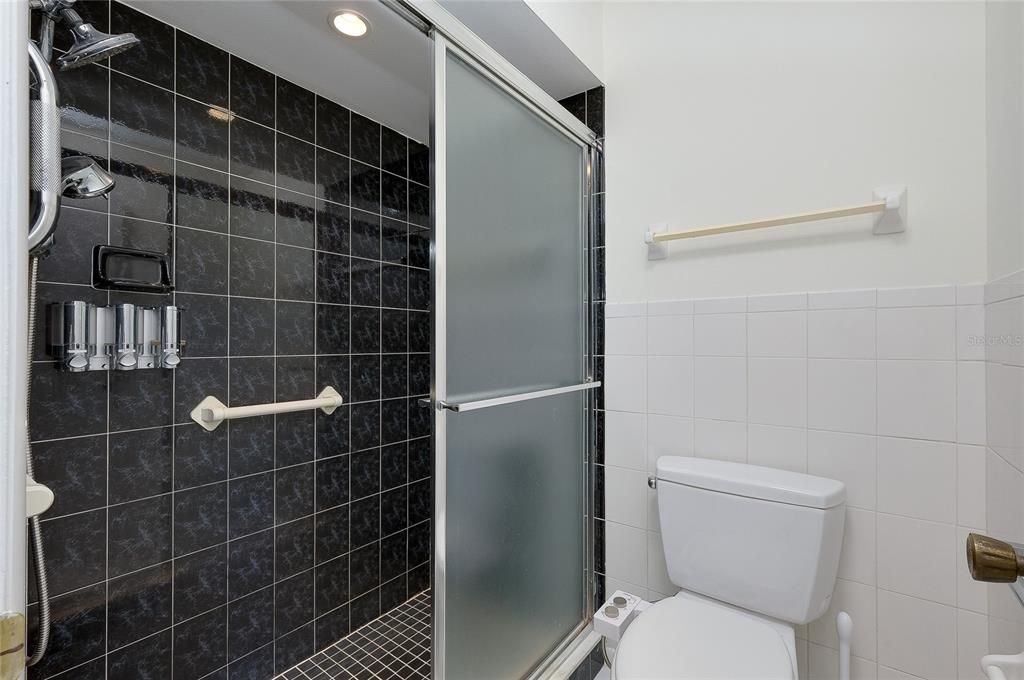 For Sale: $325,000 (3 beds, 2 baths, 1715 Square Feet)