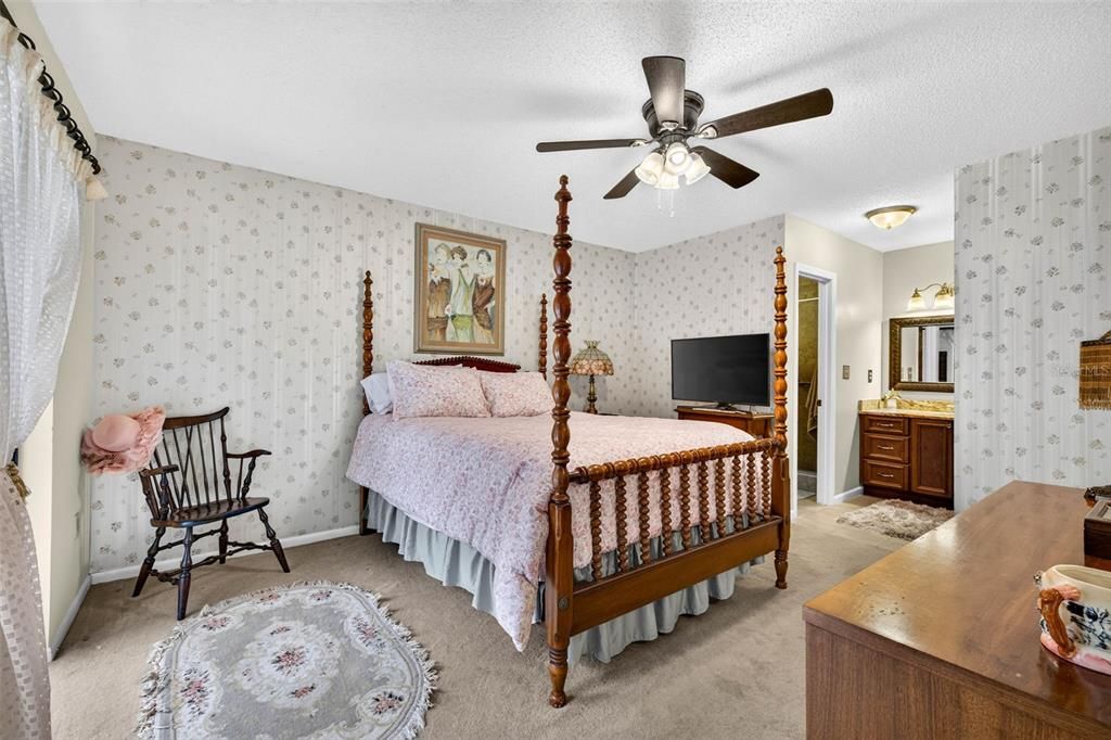 For Sale: $439,900 (3 beds, 2 baths, 1590 Square Feet)