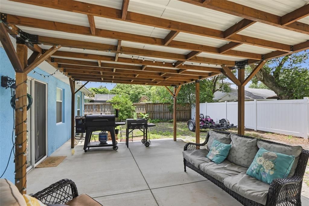 For Sale: $499,900 (4 beds, 2 baths, 1977 Square Feet)