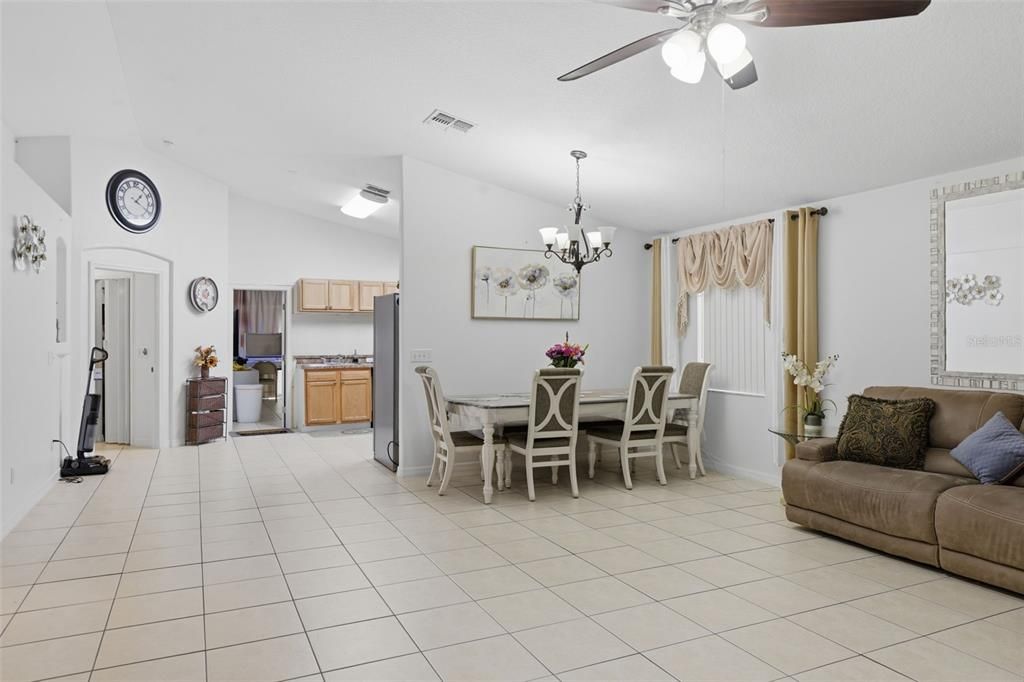 For Sale: $499,900 (4 beds, 2 baths, 1977 Square Feet)