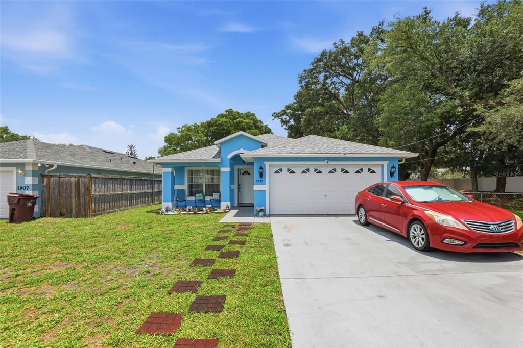 For Sale: $499,900 (4 beds, 2 baths, 1977 Square Feet)