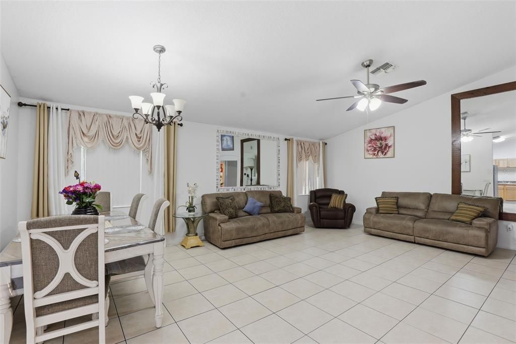 For Sale: $499,900 (4 beds, 2 baths, 1977 Square Feet)